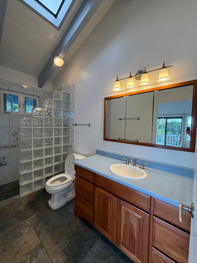 Building Photo - $3,800 / 3 bedroom, 2 bath, multi-level ho...