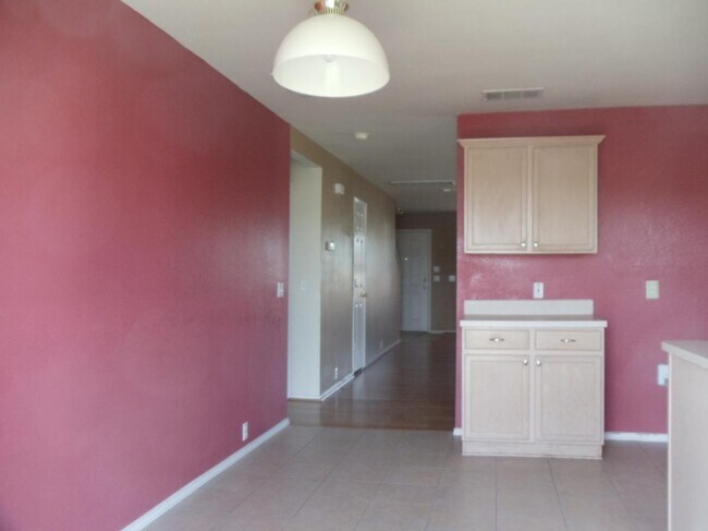 Building Photo - 1410 Cloyne Dr