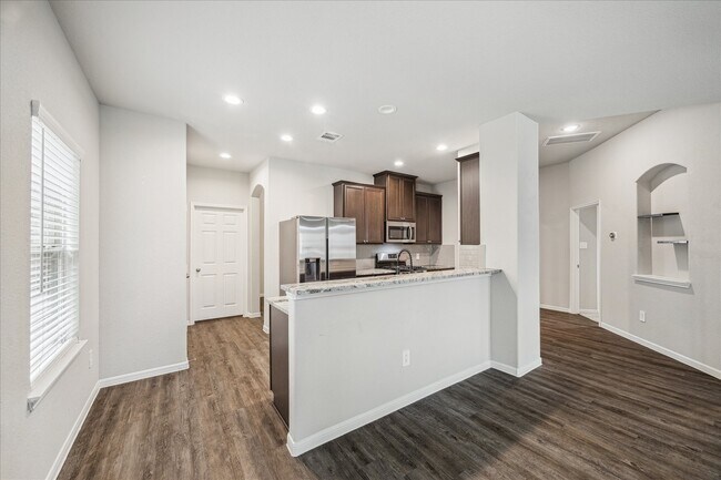 Building Photo - 935 Golden Willow Ln