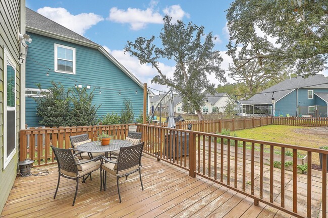 Building Photo - Spacious and updated home in Bluffs at Ash...