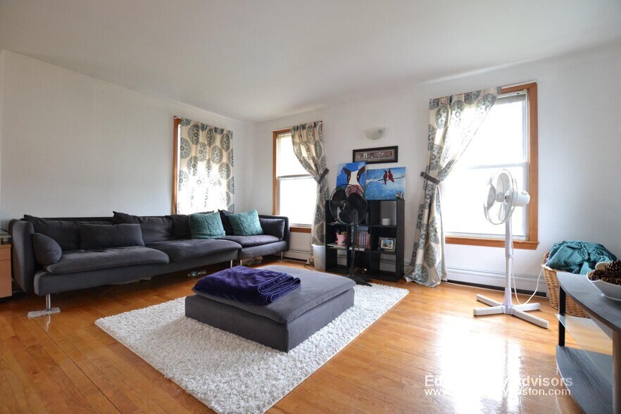 Building Photo - 66 Brooks St