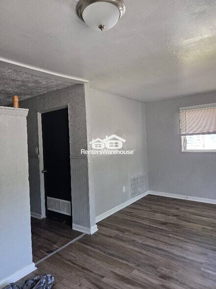 Building Photo - 10321 Earl Dr