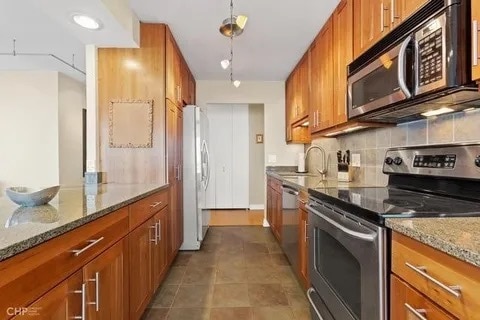 Building Photo - 1560 N Sandburg Ter