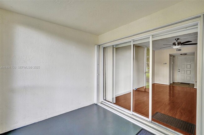 Building Photo - 9833 Westview Dr