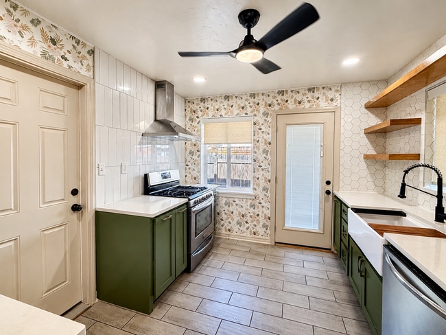Building Photo - Charming 2 Bed 1 Bath