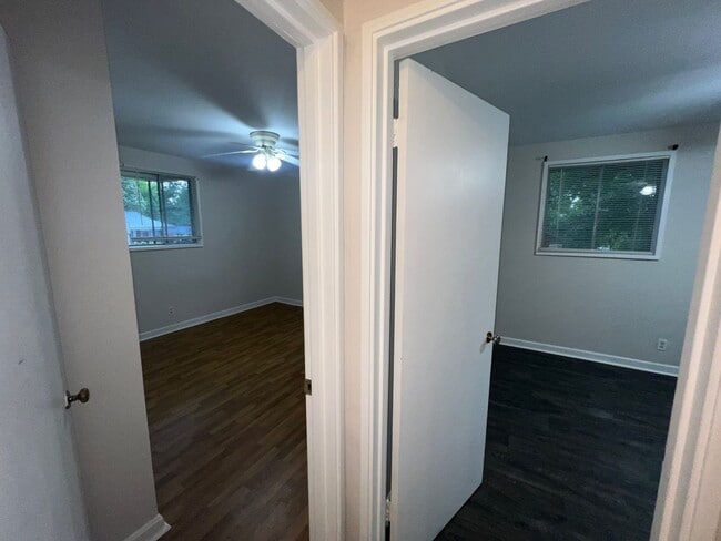 Building Photo - 4 bedroom  2 bathroom single family home