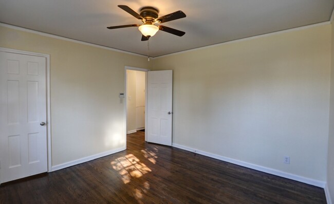 Building Photo - FOR LEASE | Tulsa | 2 Bed, 1 Bath Home - $...