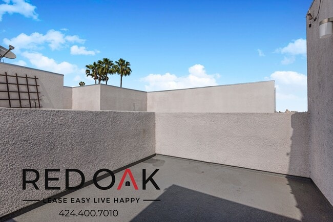 Building Photo - 884 Palm Ave