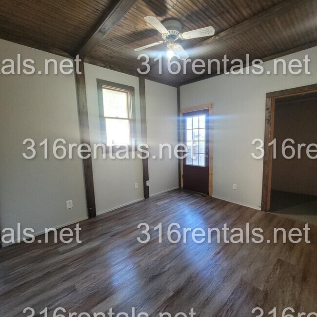 Building Photo - $1175 - 3 bed 2 bath - Single Family Home