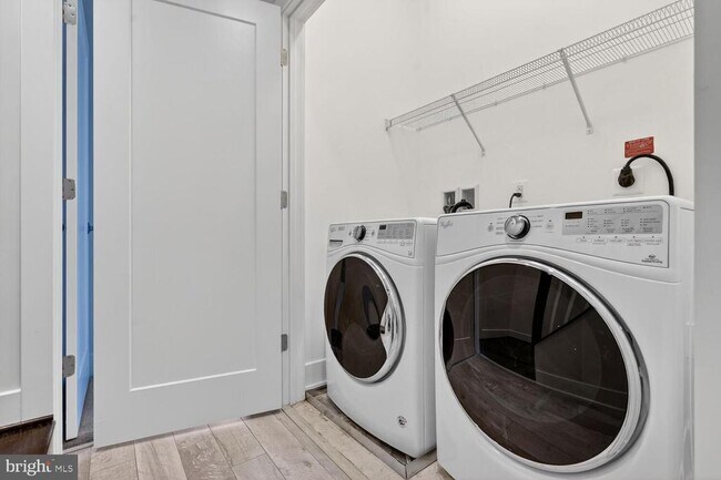 Building Photo - 10425 Fernwood Rd