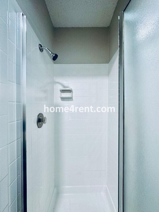 Building Photo - A Lovely Four Bedroom Home in Lenexa w/ Wood Floors, Finished Basement and a Fenced Yard!