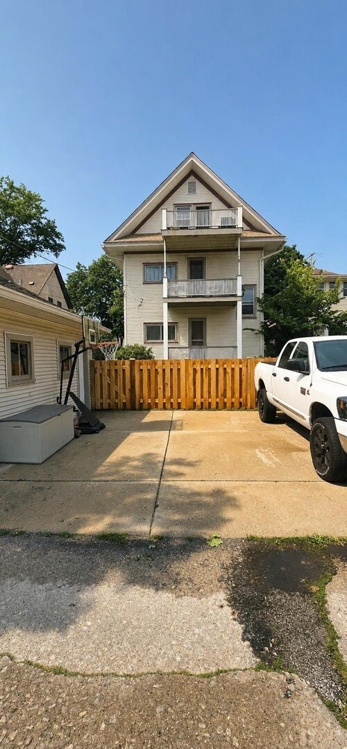 Building Photo - 608 S Grove Ave