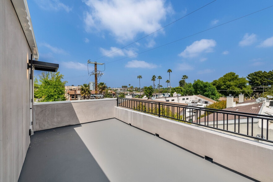 Building Photo - 4337 Dixie Canyon Ave