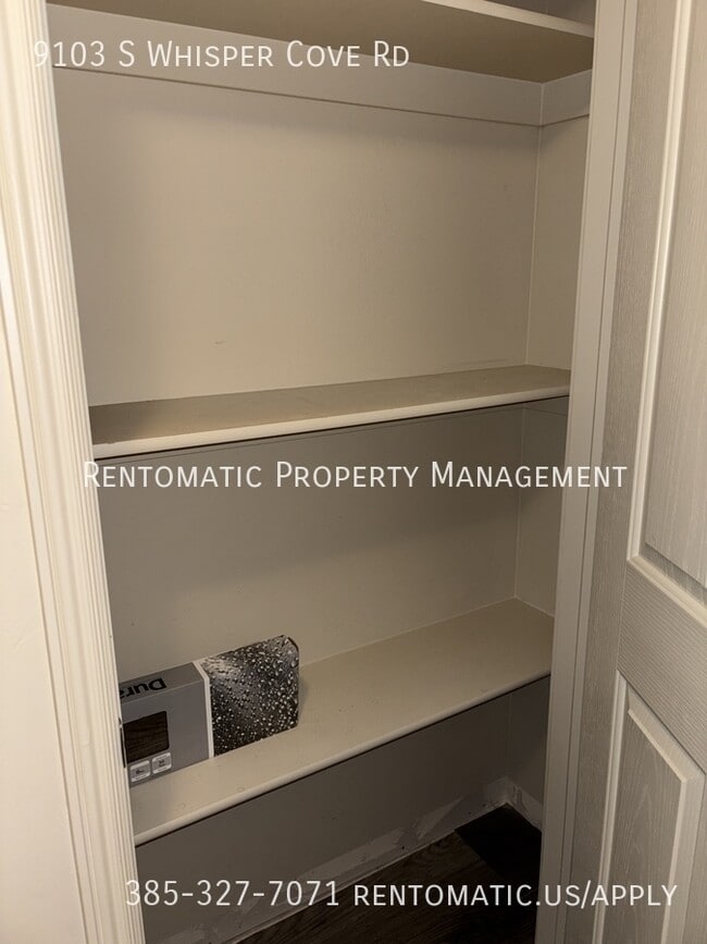 Building Photo - 9103 Whisper Cove Rd