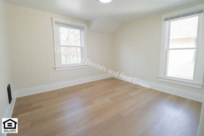 Building Photo - 922 Drexel Ave