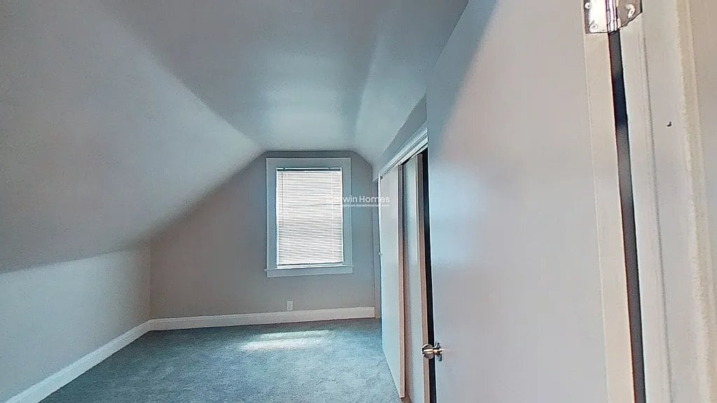 Building Photo - 529 E Victoria St