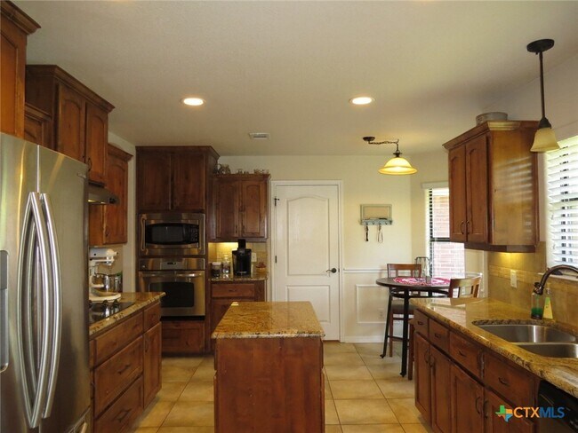 Building Photo - 2505 Mugho Dr