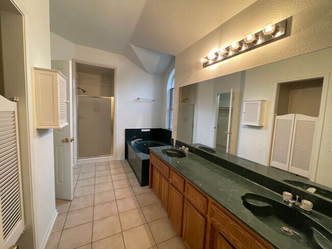 Building Photo - 2306 Moonstone Dr