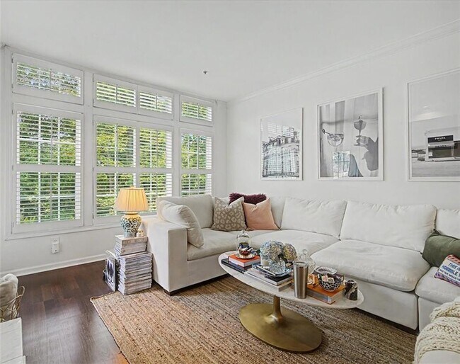 Building Photo - 3636 Habersham Rd NW