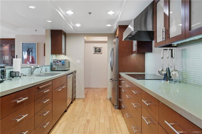 Building Photo - 10660 Wilshire Blvd