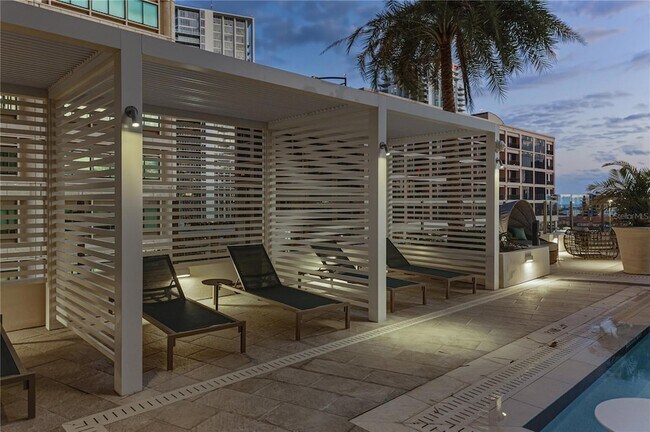 Building Photo - 275 1st Ave S