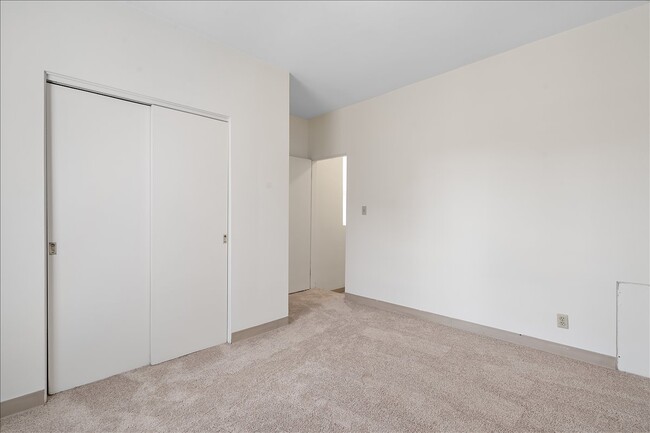 Building Photo - 1 Rosary Way