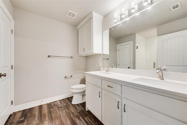 Building Photo - 625 Copenhavr St