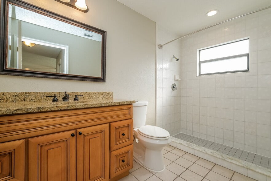 Building Photo - 4715 Whitetail Ln