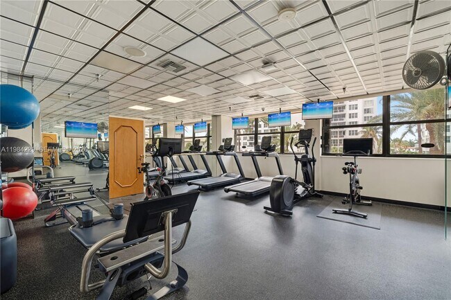 Building Photo - 5757 Collins Ave