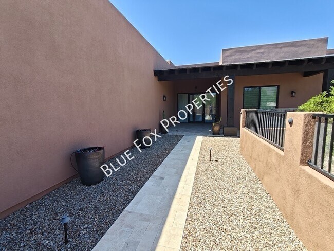 Building Photo - 13037 N Red Quail Pl