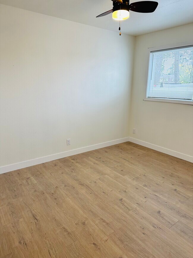 Building Photo - 2810 Willow Dr