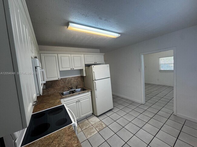 Building Photo - 1354 SW 26th Ave