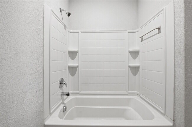 Building Photo - "Spacious 5-Bedroom Oasis in Fort Worth with 2 Full Baths and 2075 Sq Ft of Comfort!" Section 8 W...