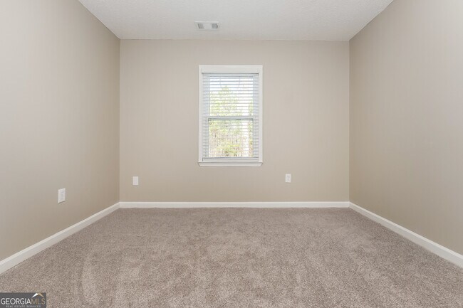 Building Photo - 105 Vesta Ct