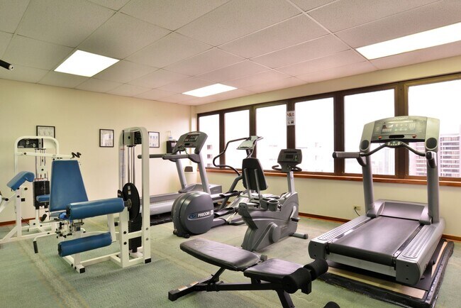 Building Photo - Fully Furnished Unit at Sought after Villa...