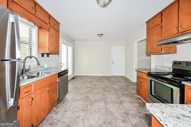 Building Photo - 208 Wildwood Dr