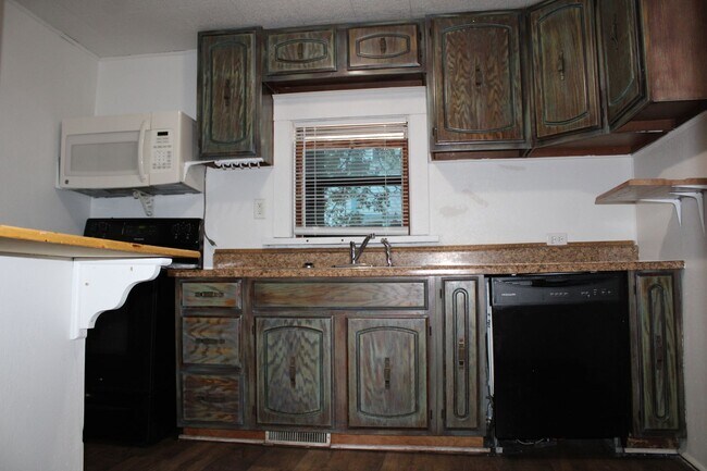 Building Photo - Move In Credit $200!!!