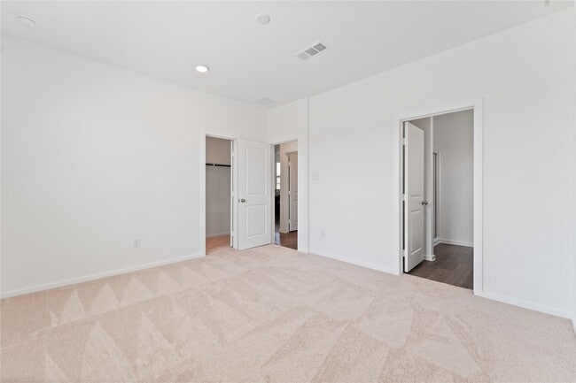 Building Photo - 24649 Cascade Haven Rd