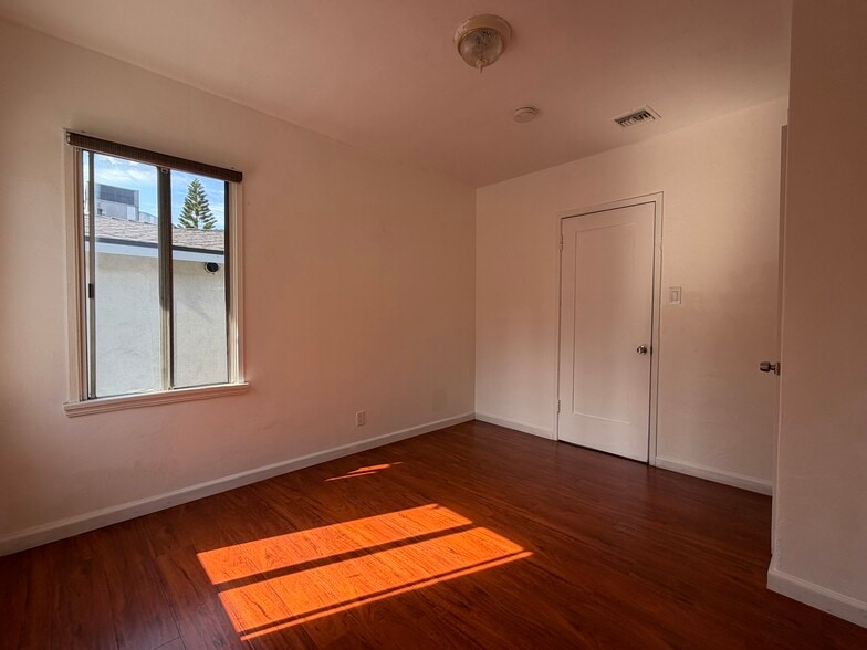 Building Photo - 10328 Silverton Ave