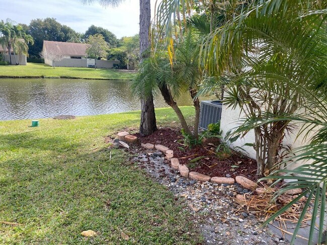 Building Photo - 3090 S Oakland Forest Dr