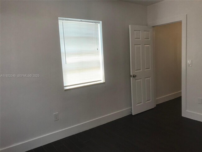 Building Photo - 1040 NW 3rd Ave