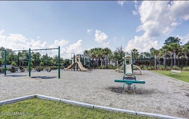 Building Photo - 75309 Ravenwood Dr