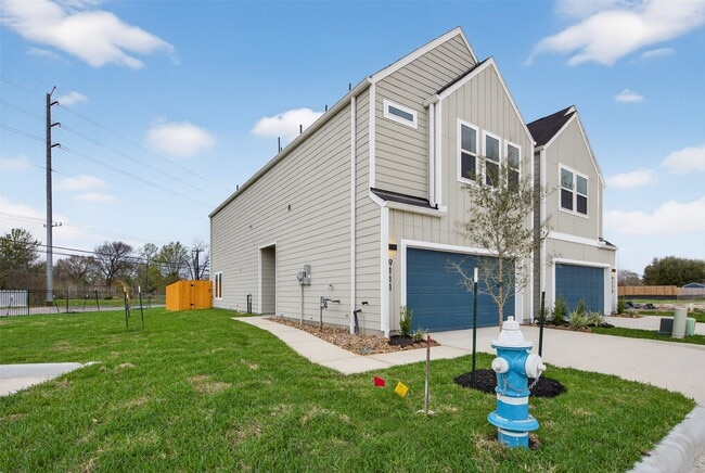 Building Photo - 9111 Highland Northern Wy