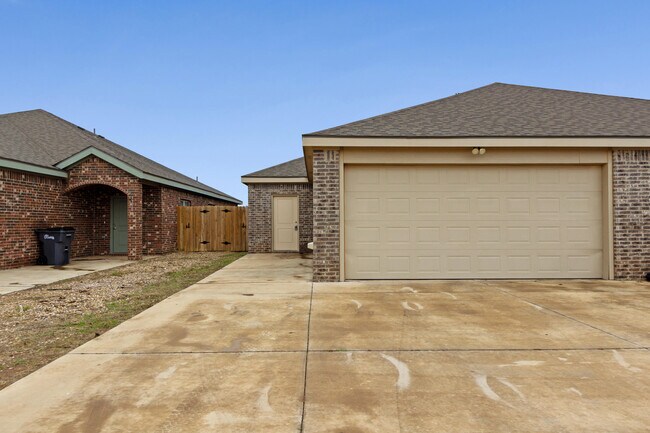Building Photo - 5708 Kemper St