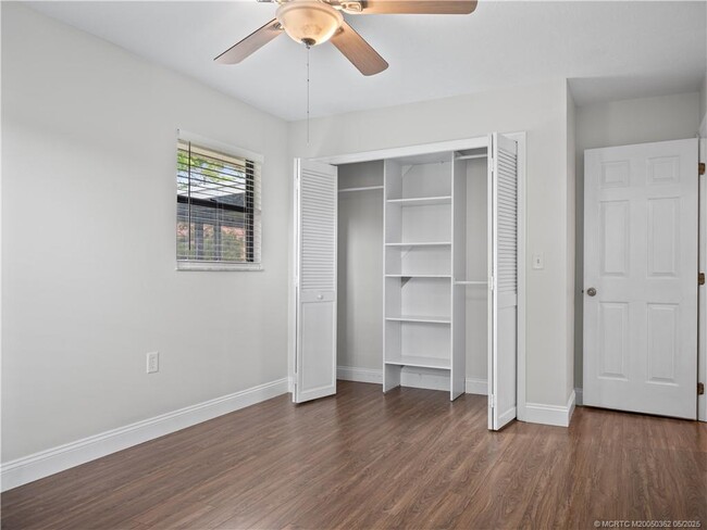 Building Photo - 2468 N W Everglades Blvd