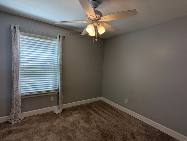 Building Photo - 3248 Whitney Dr W
