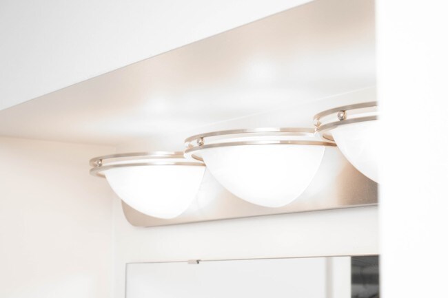 Building Photo - 1601 Roxbury Rd