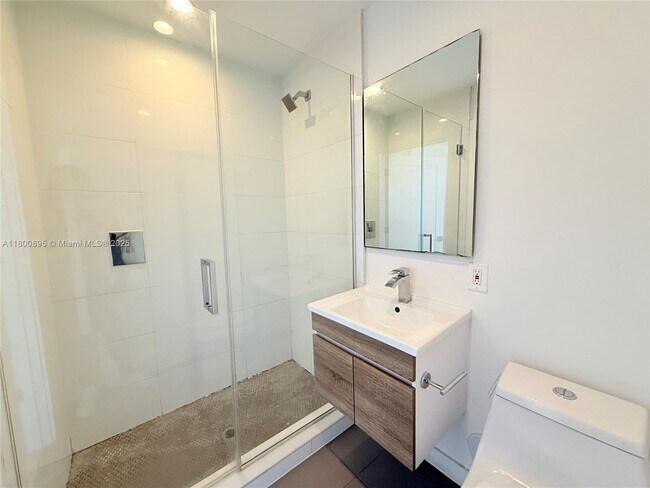 Building Photo - 924 Marseille Dr