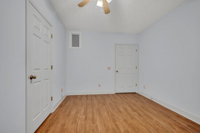 Building Photo - 7506 Sleepy Hollow Rd