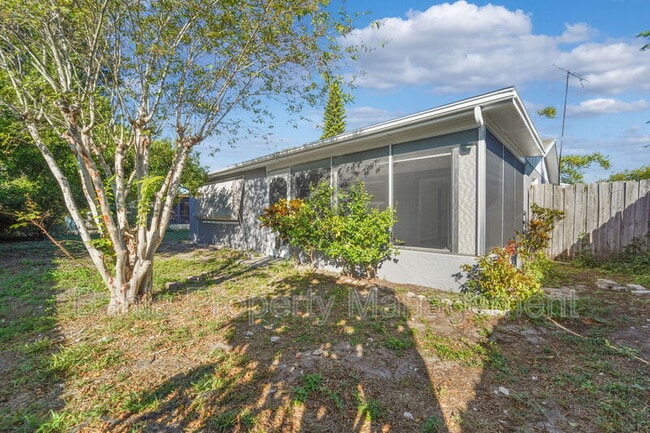 Building Photo - 9425 Palm Ave